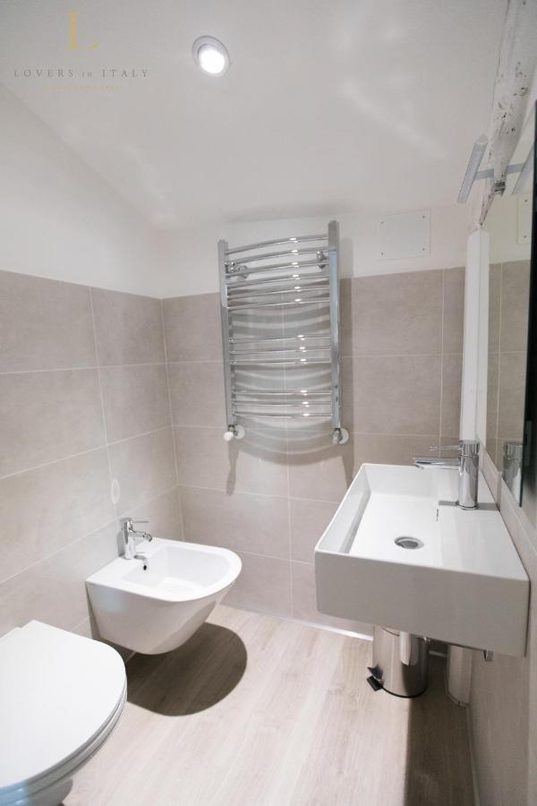 Loversinitaly Romantic Apartments - Altana And Jacuzzi 베니스 외부 사진