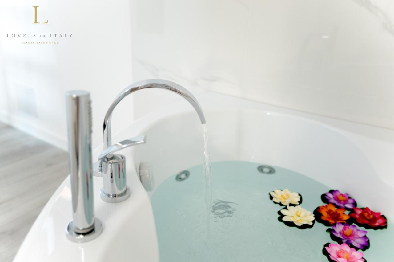 Loversinitaly Romantic Apartments - Altana And Jacuzzi 베니스 외부 사진